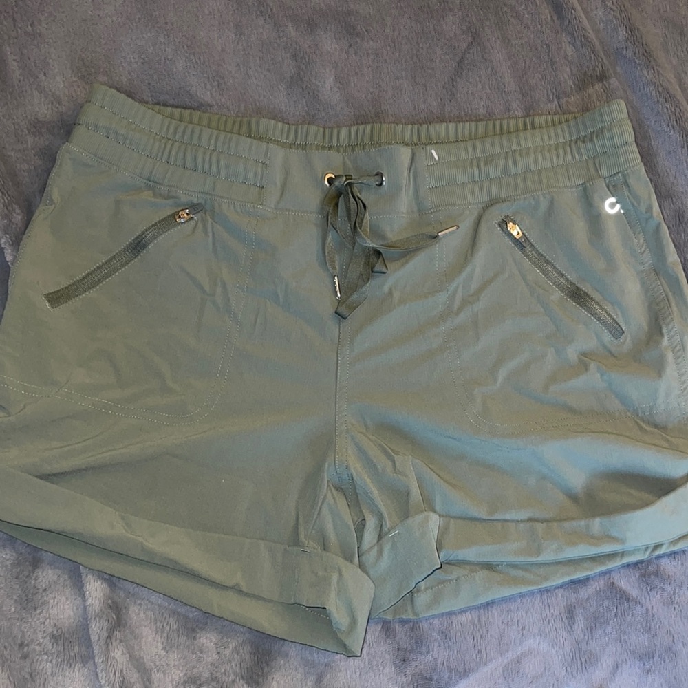 Gap fit shorts
